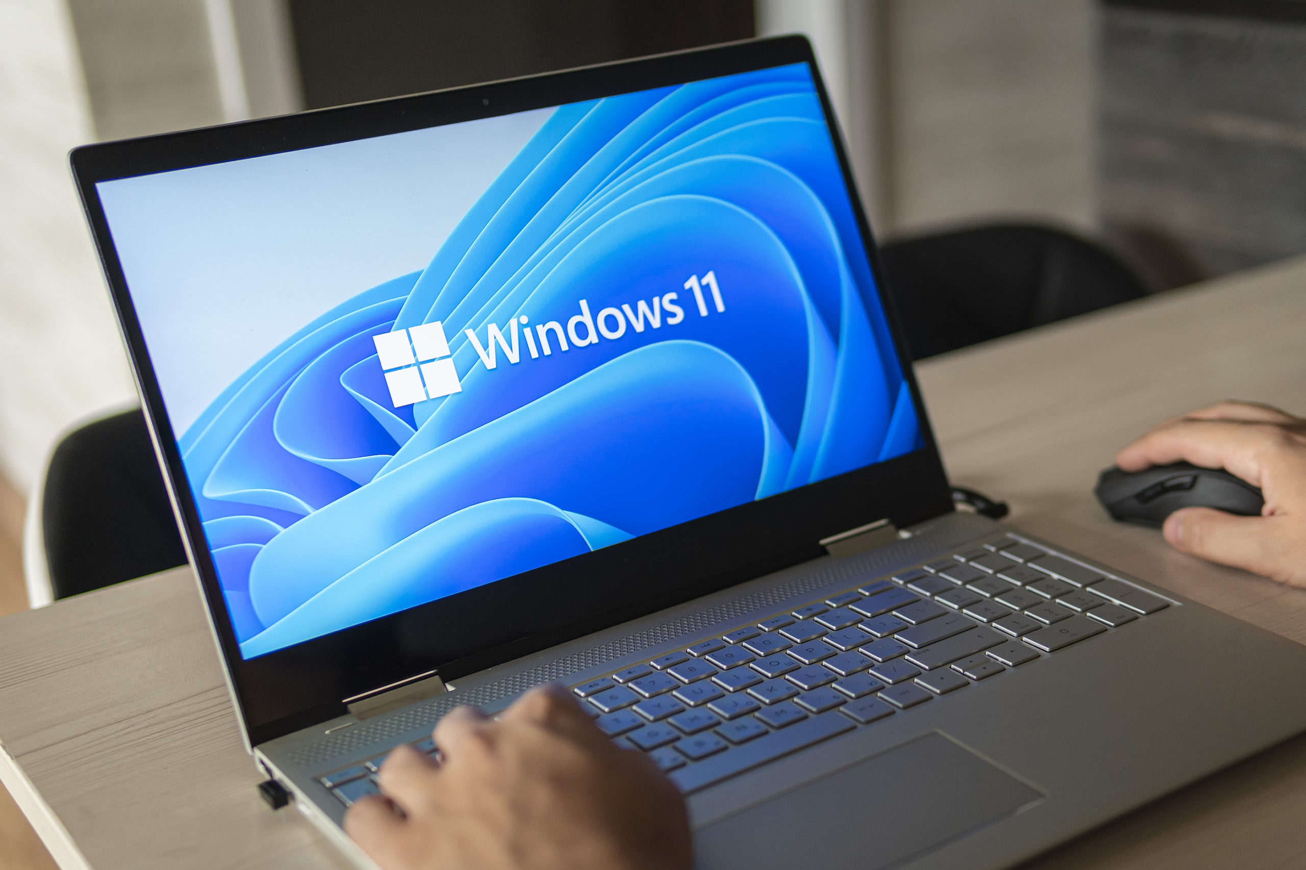 Windows 11 So Far Reviews, Issues, Reasons to Wait, Benefits